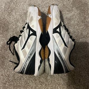 mizuno volleyball shoes